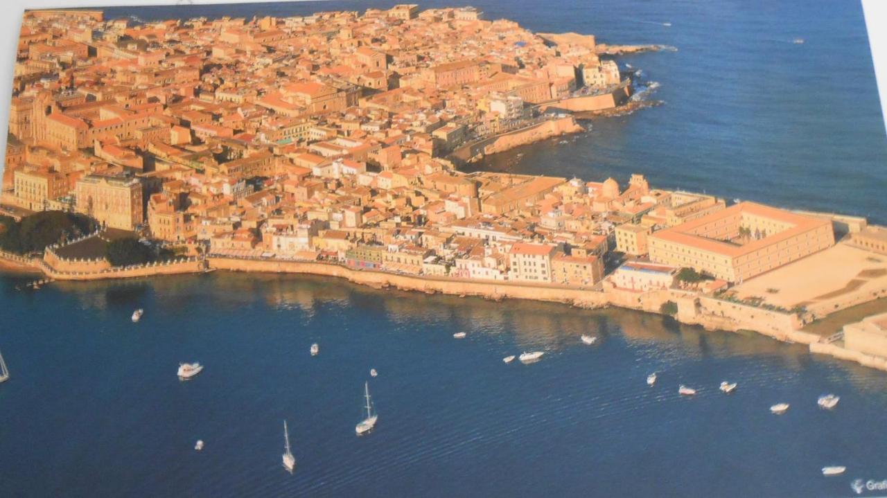 Amuni' Syracuse